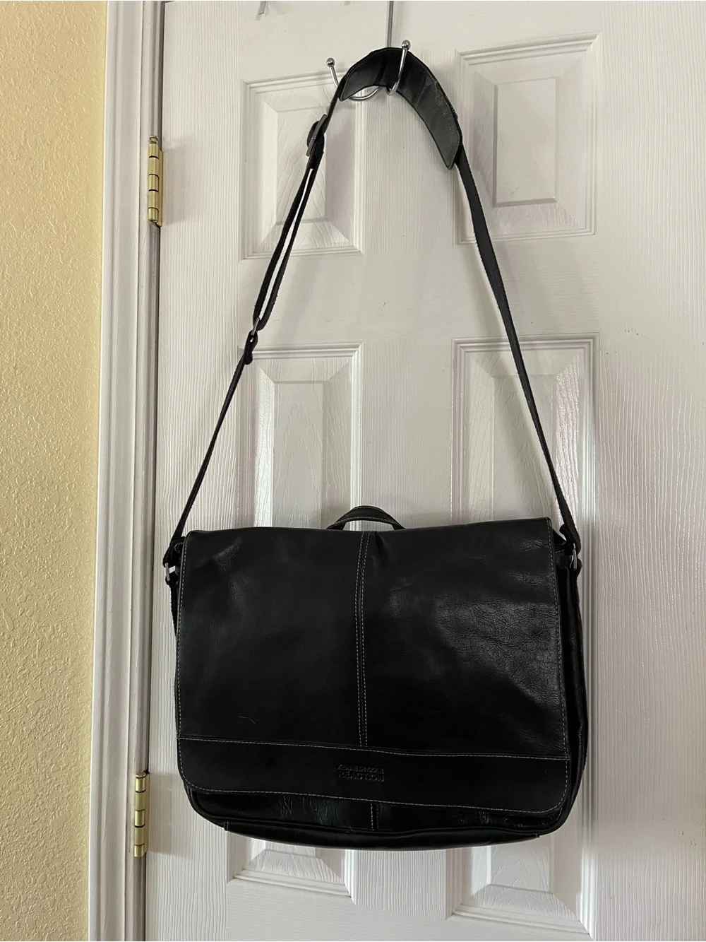 Kenneth Cole Reaction Black Leather Messenger Bag with Adjustable Strap